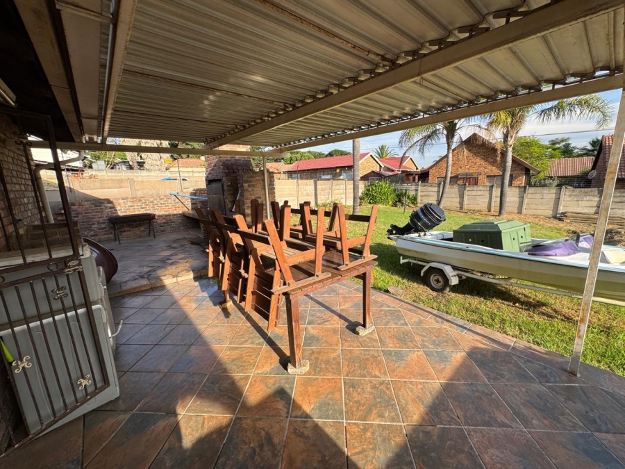 2 Bedroom Property for Sale in The Reeds Gauteng