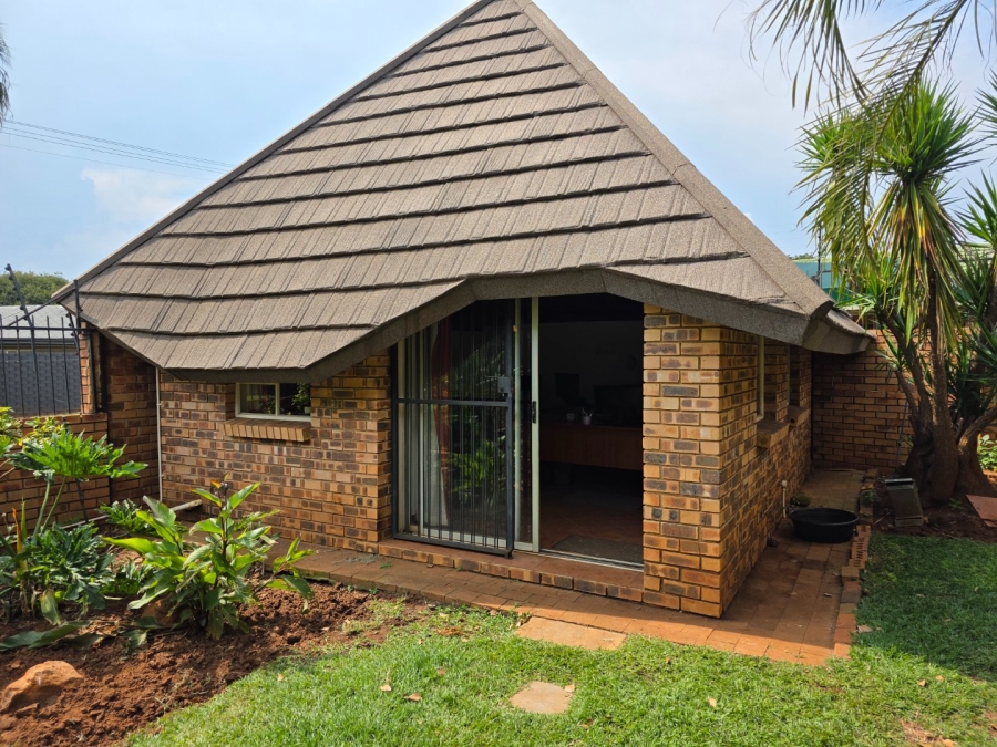  Bedroom Property for Sale in Annlin Gauteng