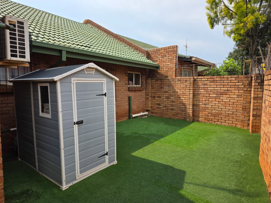  Bedroom Property for Sale in Annlin Gauteng