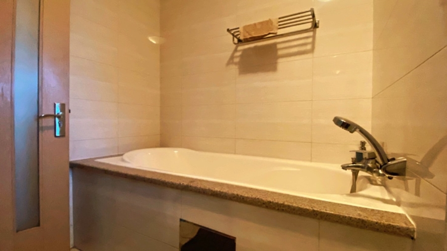 1 Bedroom Property for Sale in Noordwyk Gauteng