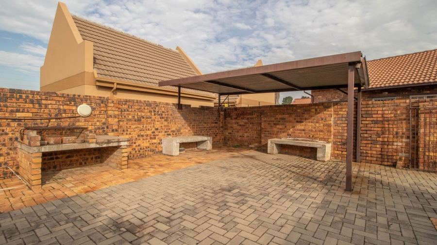 2 Bedroom Property for Sale in Terenure Gauteng