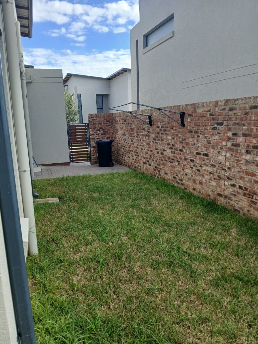 4 Bedroom Property for Sale in Crowthorne AH Gauteng