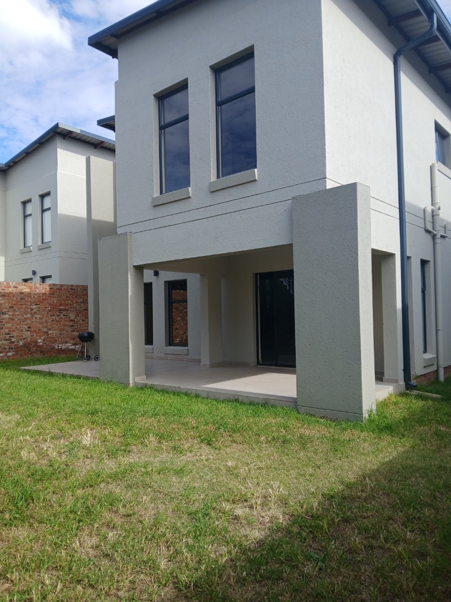 4 Bedroom Property for Sale in Crowthorne AH Gauteng