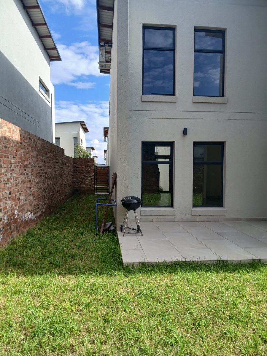 4 Bedroom Property for Sale in Crowthorne AH Gauteng
