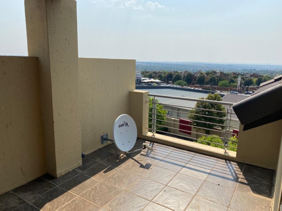 1 Bedroom Property for Sale in Douglasdale Gauteng