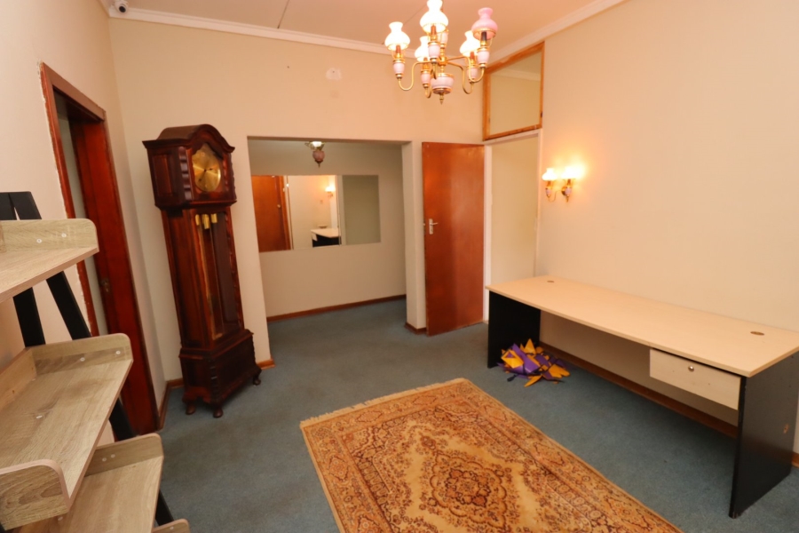 5 Bedroom Property for Sale in Colbyn Gauteng