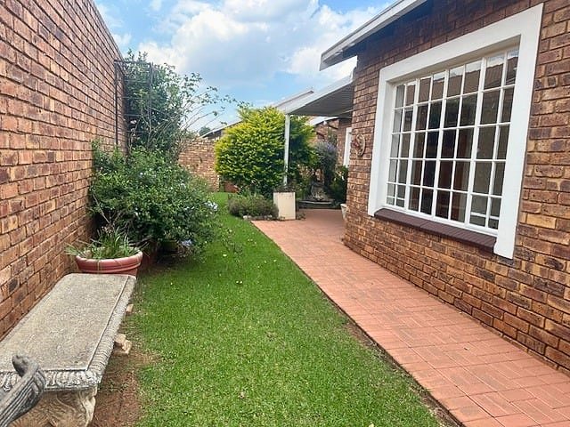 2 Bedroom Property for Sale in Wilro Park Gauteng