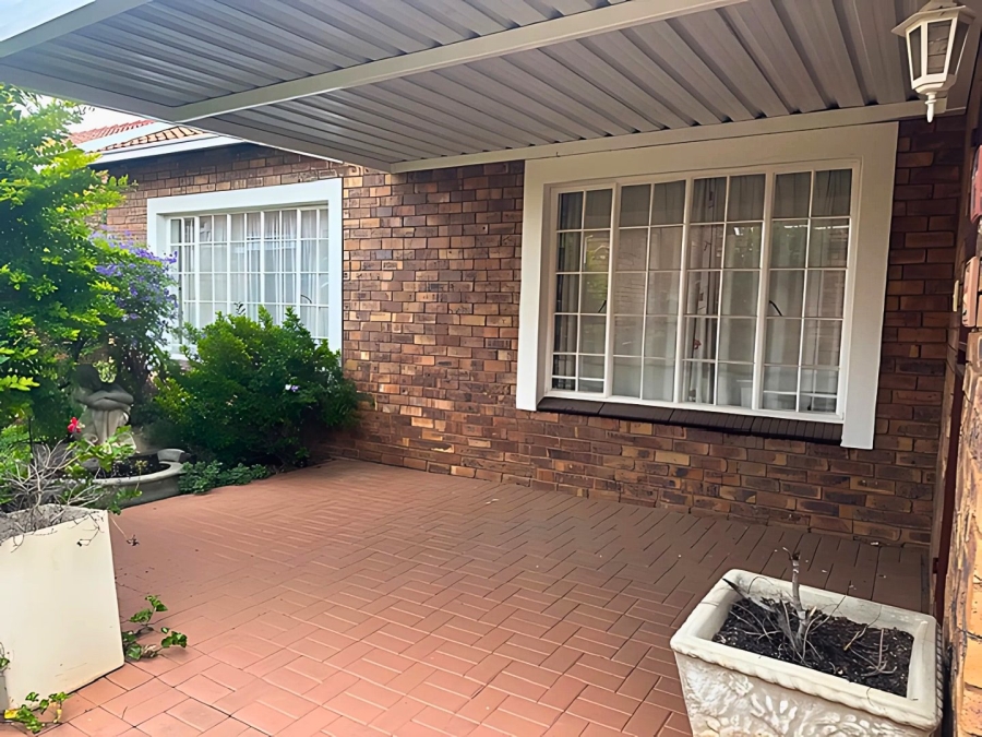 2 Bedroom Property for Sale in Wilro Park Gauteng