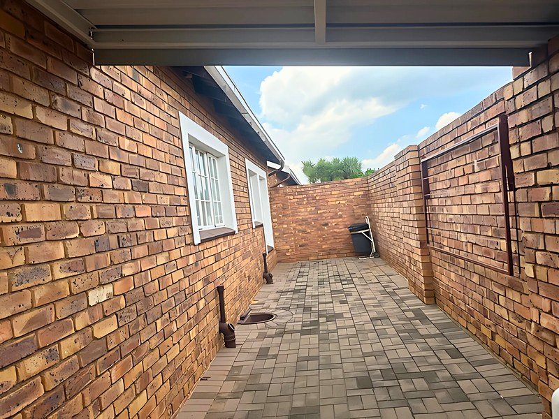 2 Bedroom Property for Sale in Wilro Park Gauteng