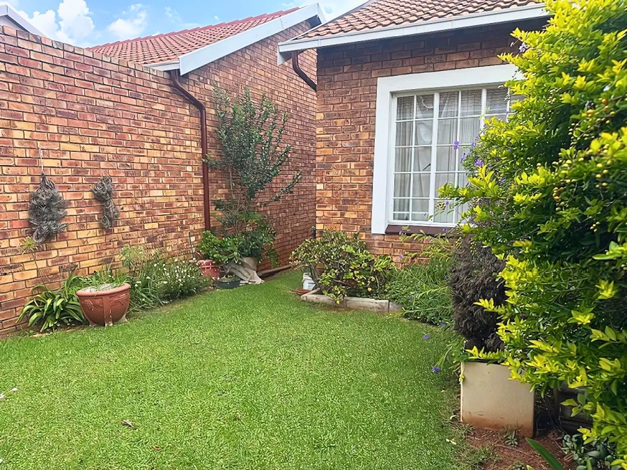 2 Bedroom Property for Sale in Wilro Park Gauteng