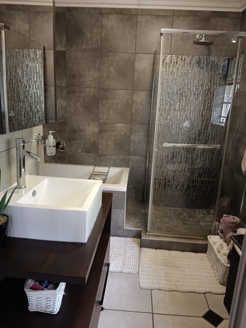 5 Bedroom Property for Sale in Doornpoort Gauteng