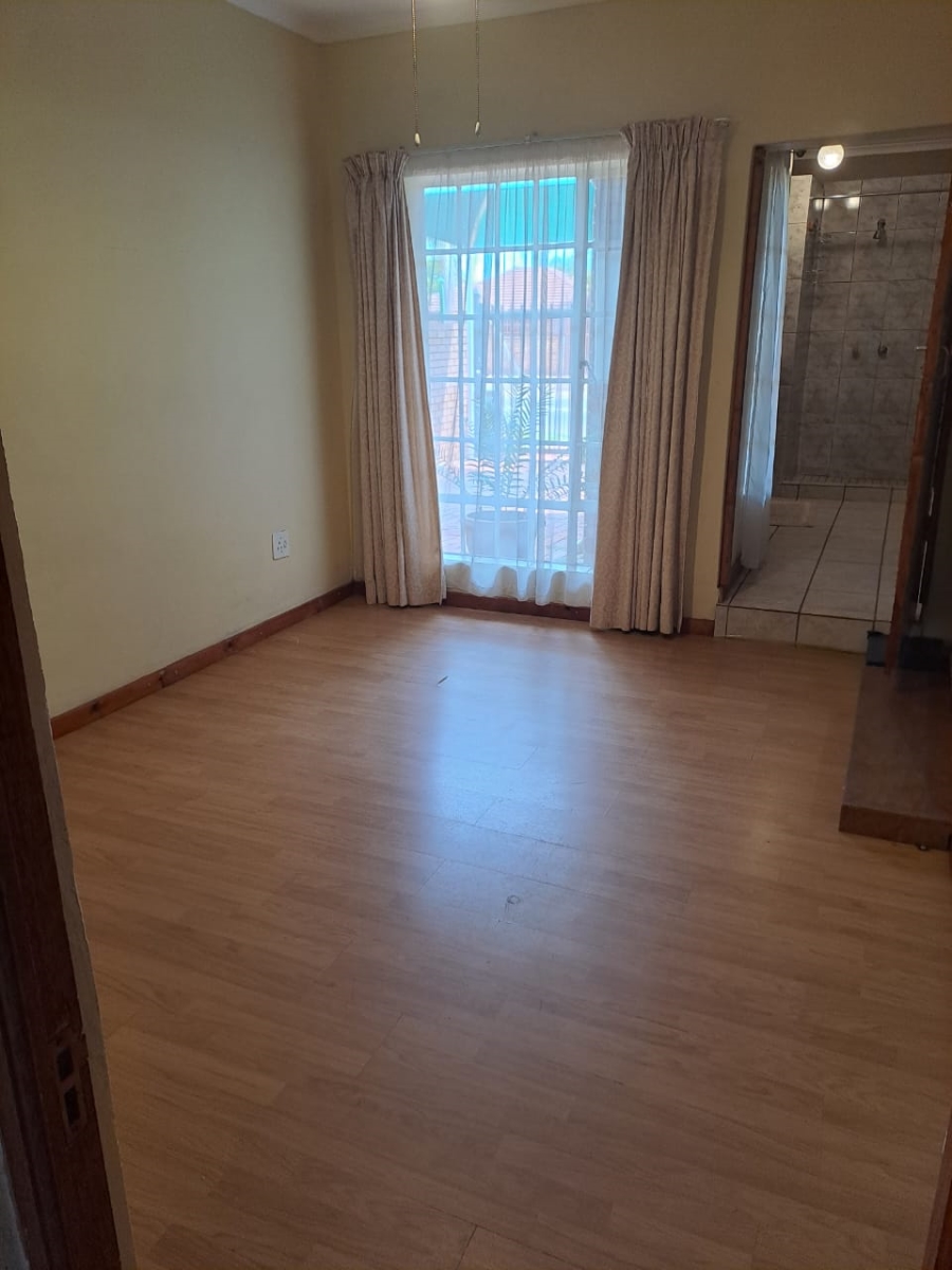5 Bedroom Property for Sale in Doornpoort Gauteng