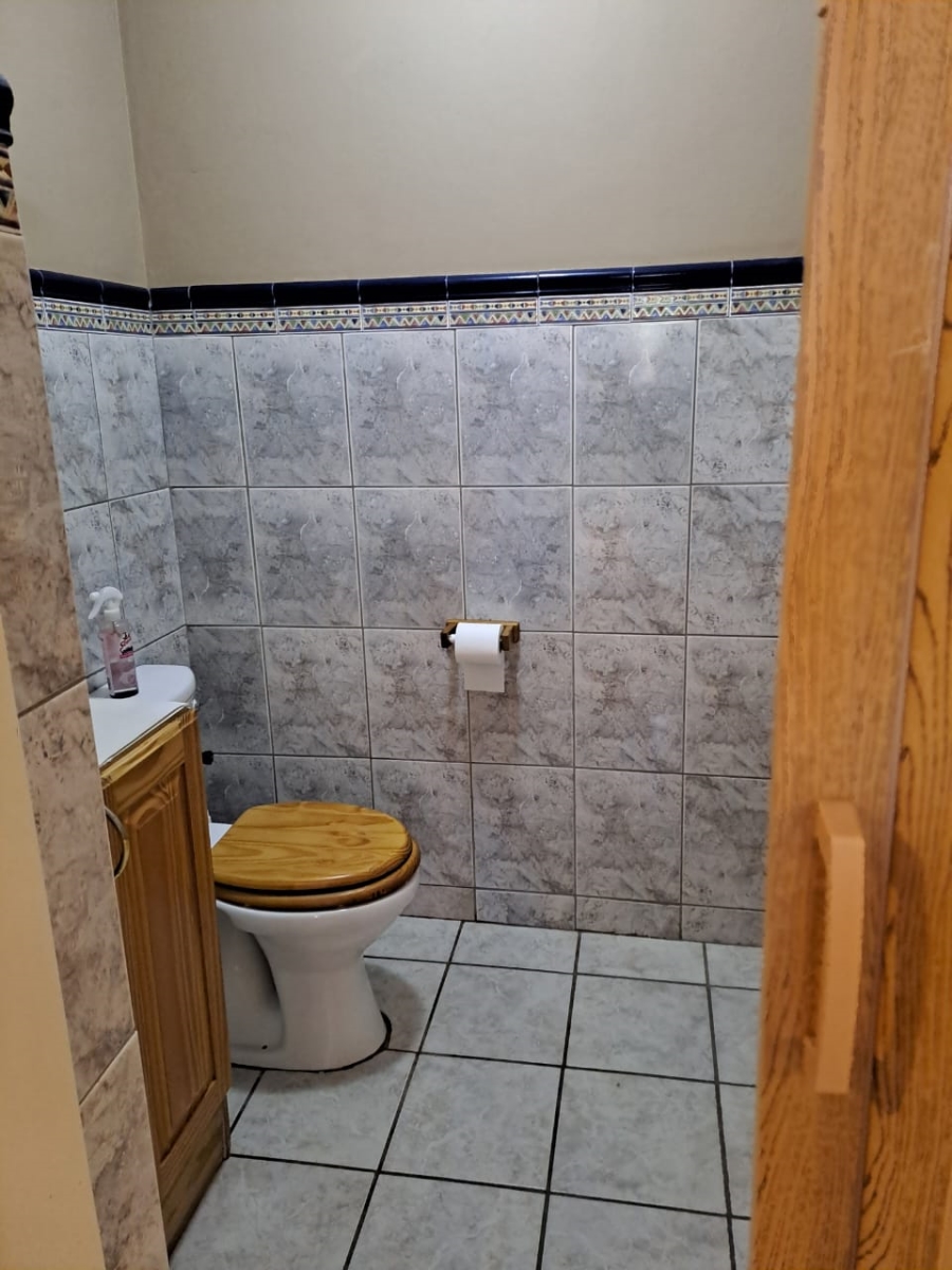 5 Bedroom Property for Sale in Doornpoort Gauteng