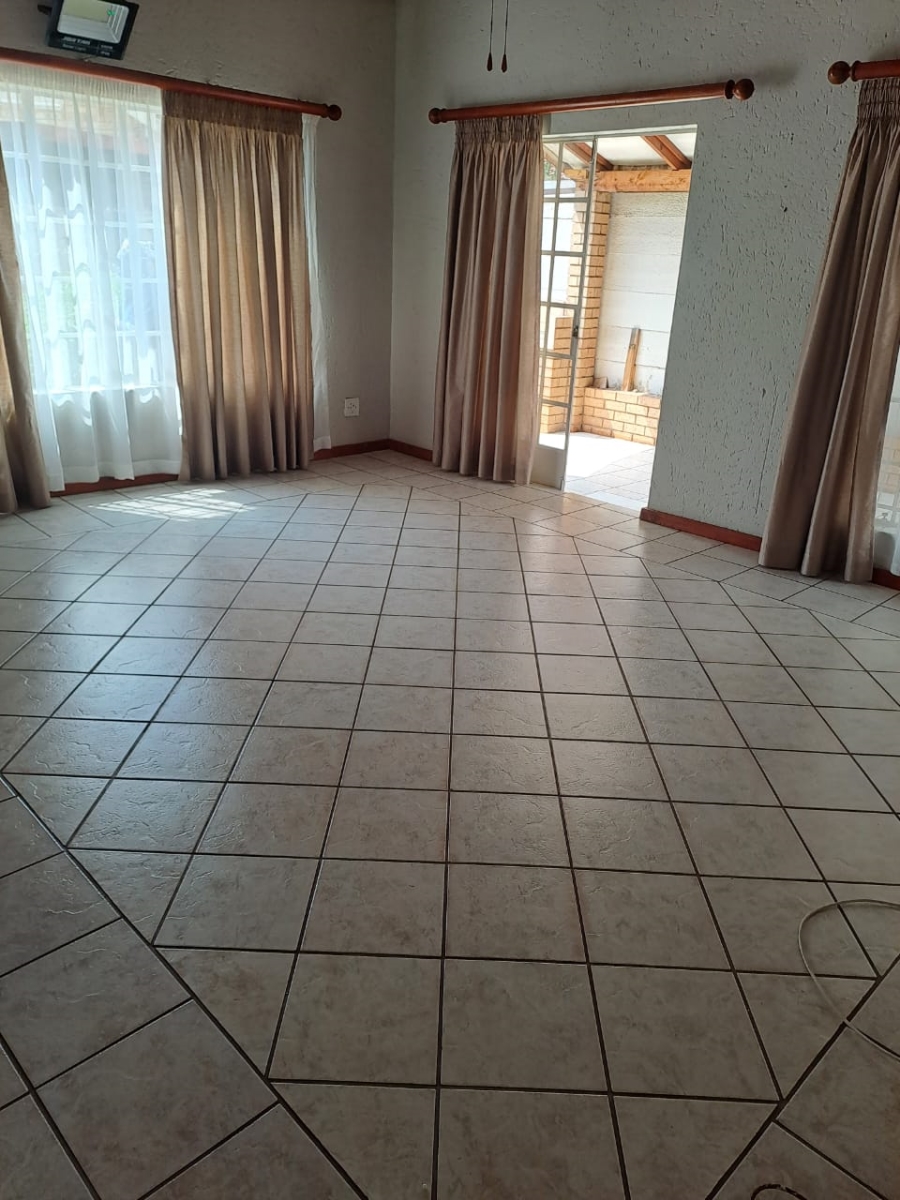 5 Bedroom Property for Sale in Doornpoort Gauteng