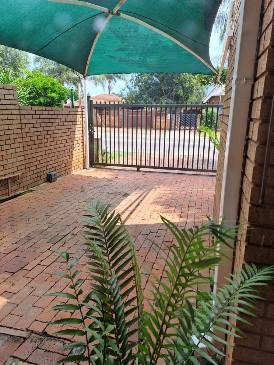 5 Bedroom Property for Sale in Doornpoort Gauteng