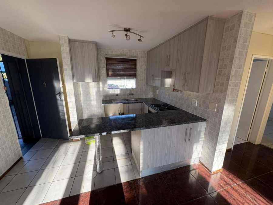 To Let 2 Bedroom Property for Rent in Ridgeway Gauteng