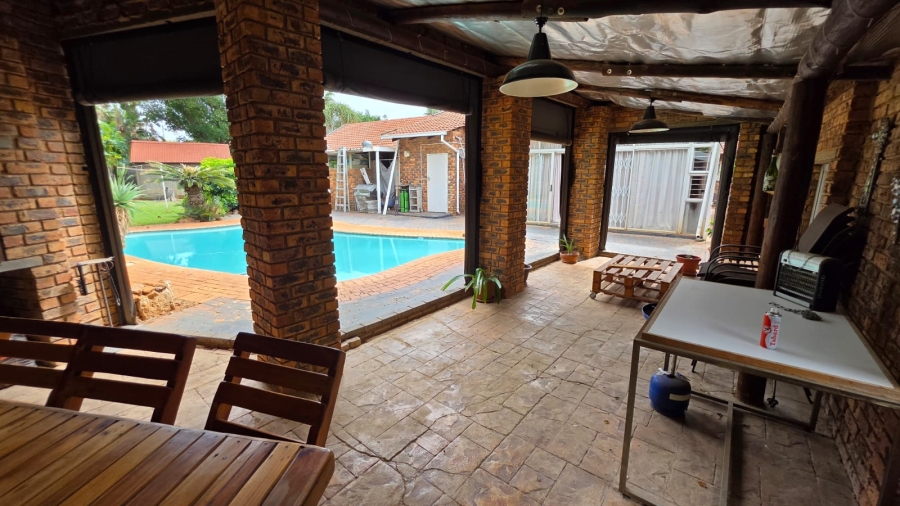 5 Bedroom Property for Sale in Doornpoort Gauteng