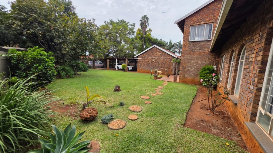 5 Bedroom Property for Sale in Doornpoort Gauteng