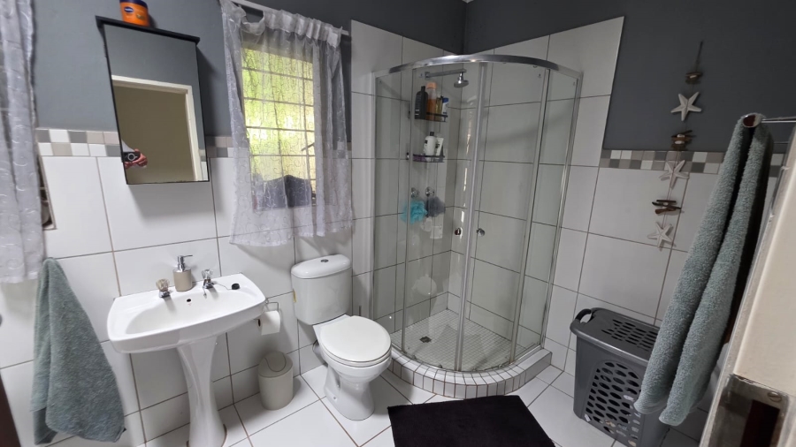 5 Bedroom Property for Sale in Doornpoort Gauteng