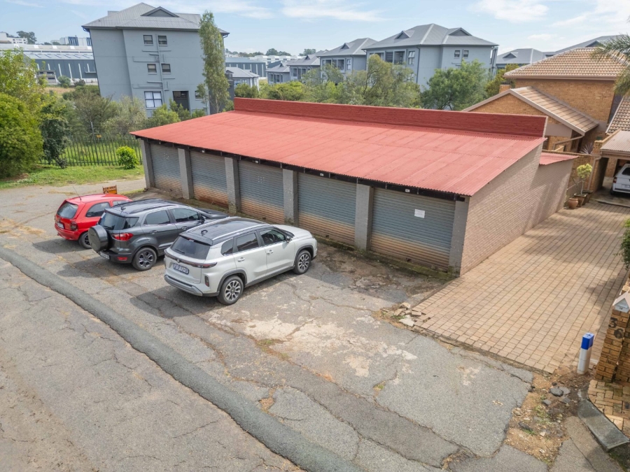  Bedroom Property for Sale in Lakeside Village Gauteng