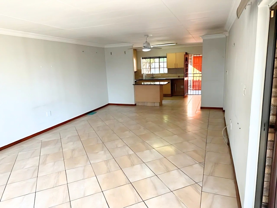 2 Bedroom Property for Sale in Honeydew Manor Gauteng