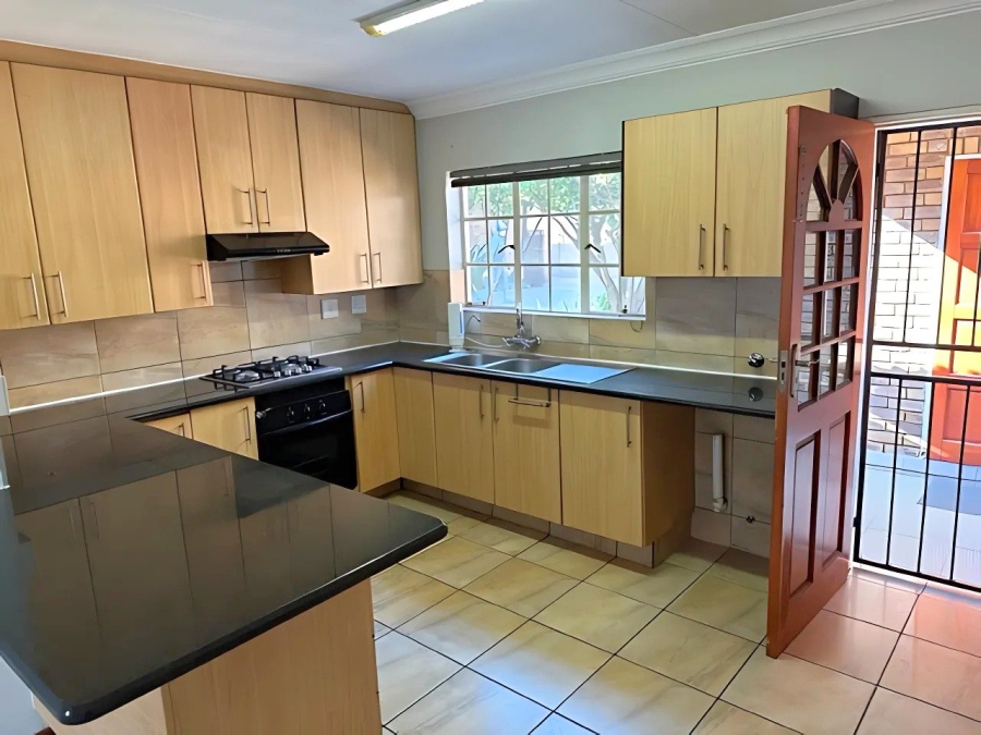 2 Bedroom Property for Sale in Honeydew Manor Gauteng