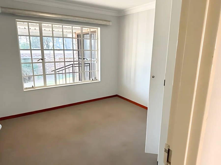 2 Bedroom Property for Sale in Honeydew Manor Gauteng