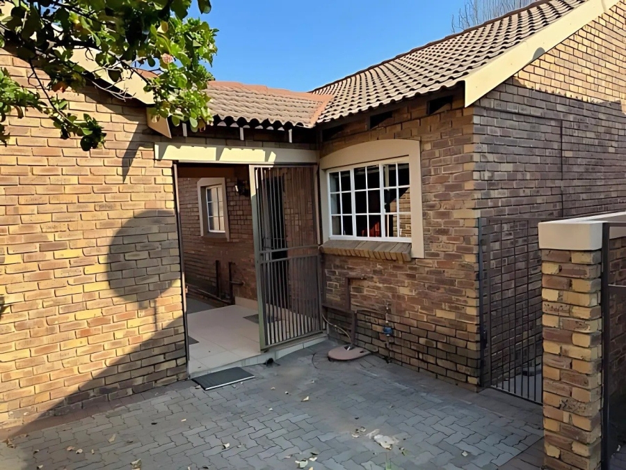 2 Bedroom Property for Sale in Honeydew Manor Gauteng