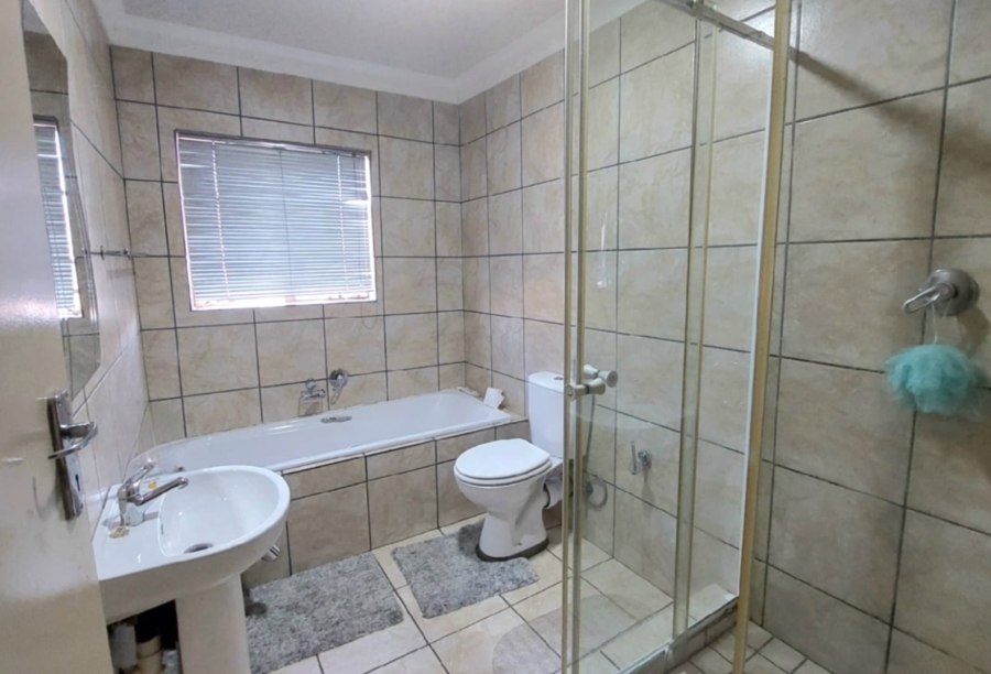 3 Bedroom Property for Sale in Vanderbijlpark SW 5 Gauteng