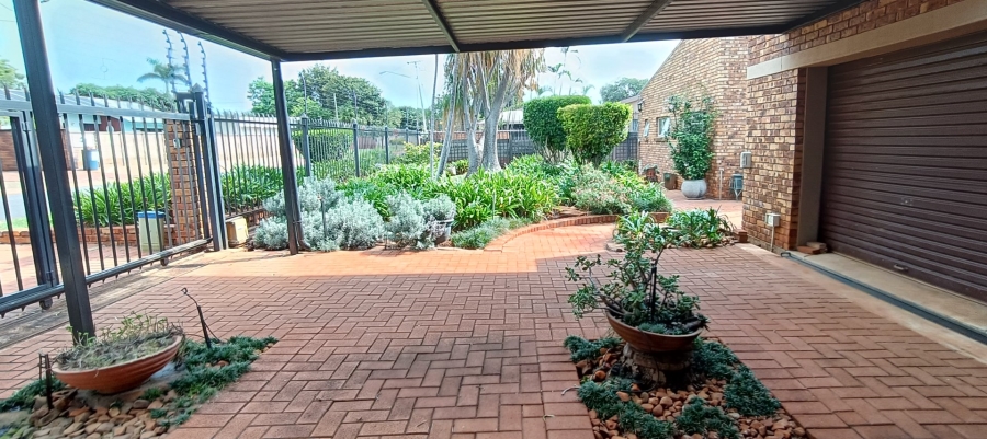 3 Bedroom Property for Sale in Sinoville Gauteng