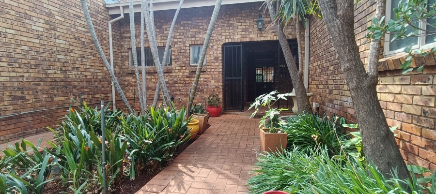 3 Bedroom Property for Sale in Sinoville Gauteng