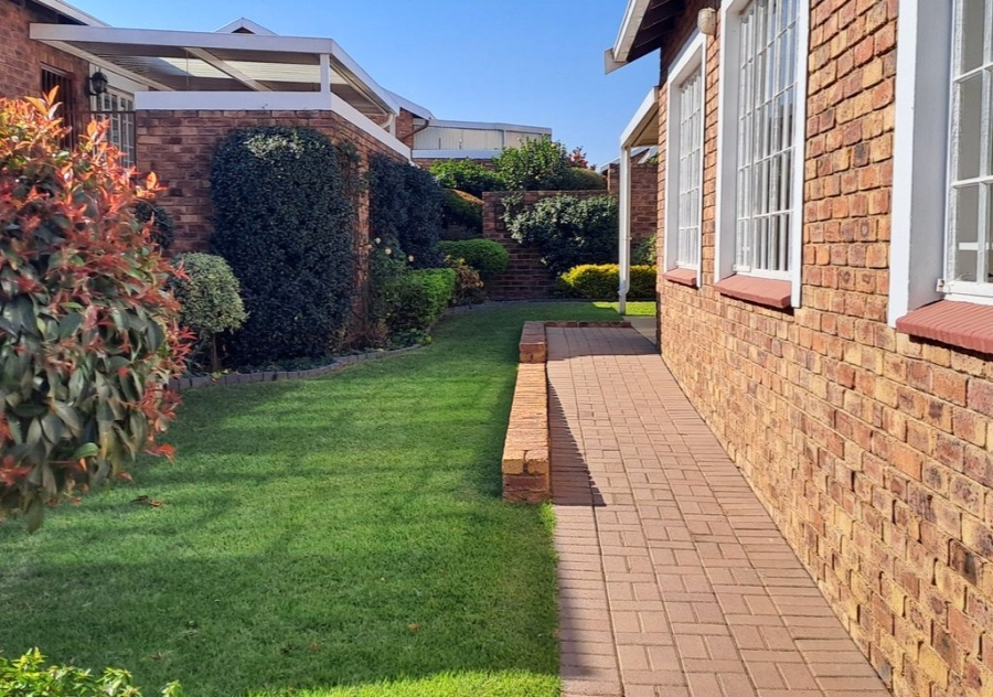 3 Bedroom Property for Sale in Honeydew Grove Gauteng