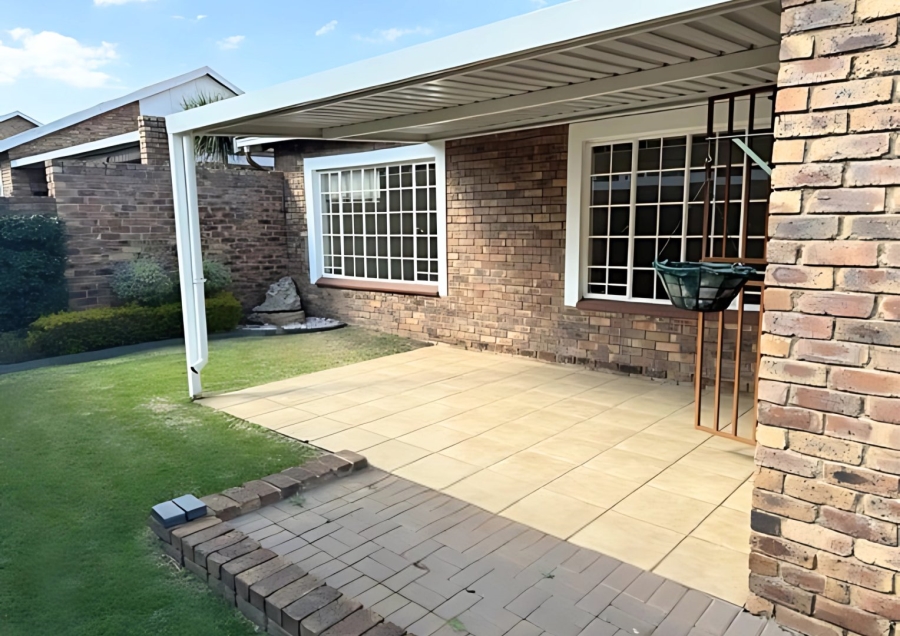 3 Bedroom Property for Sale in Honeydew Grove Gauteng