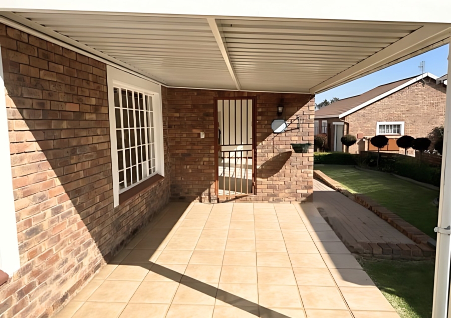 3 Bedroom Property for Sale in Honeydew Grove Gauteng