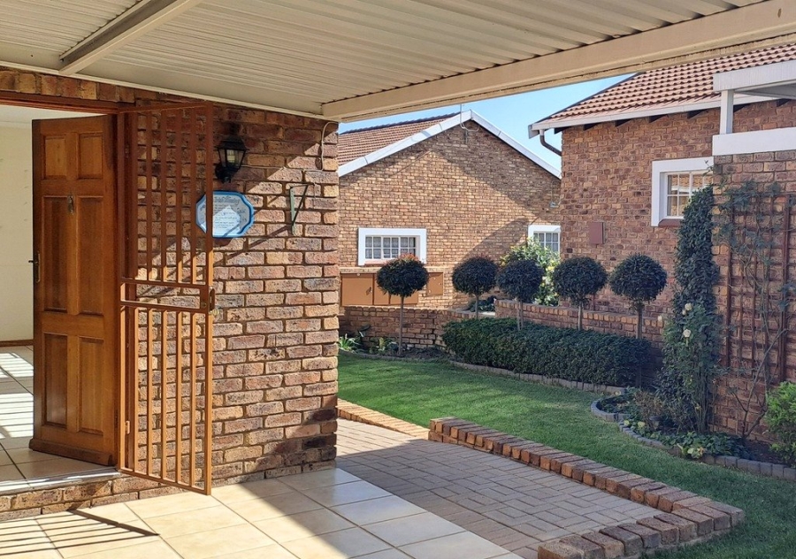 3 Bedroom Property for Sale in Honeydew Grove Gauteng