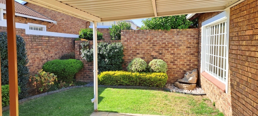 3 Bedroom Property for Sale in Honeydew Grove Gauteng
