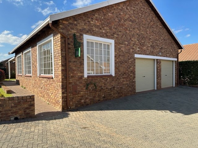 3 Bedroom Property for Sale in Honeydew Grove Gauteng