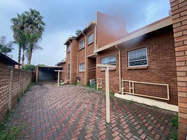 4 Bedroom Property for Sale in Mackenzie Park Gauteng