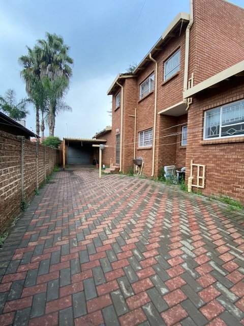 4 Bedroom Property for Sale in Mackenzie Park Gauteng