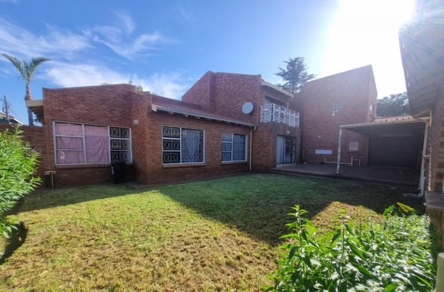 4 Bedroom Property for Sale in Mackenzie Park Gauteng