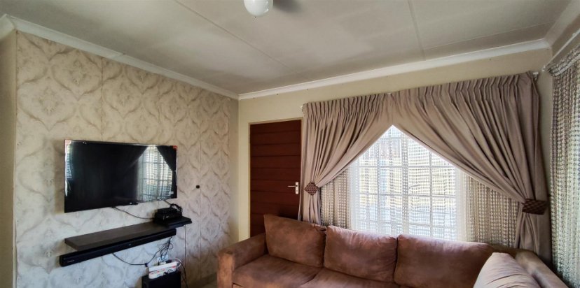  Bedroom Property for Sale in Palm Ridge Gauteng