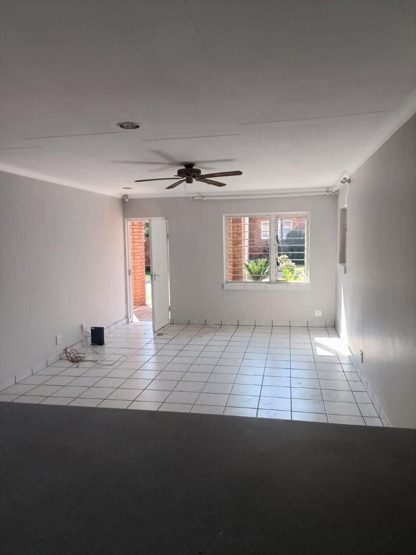 2 Bedroom Property for Sale in Die Hoewes Gauteng