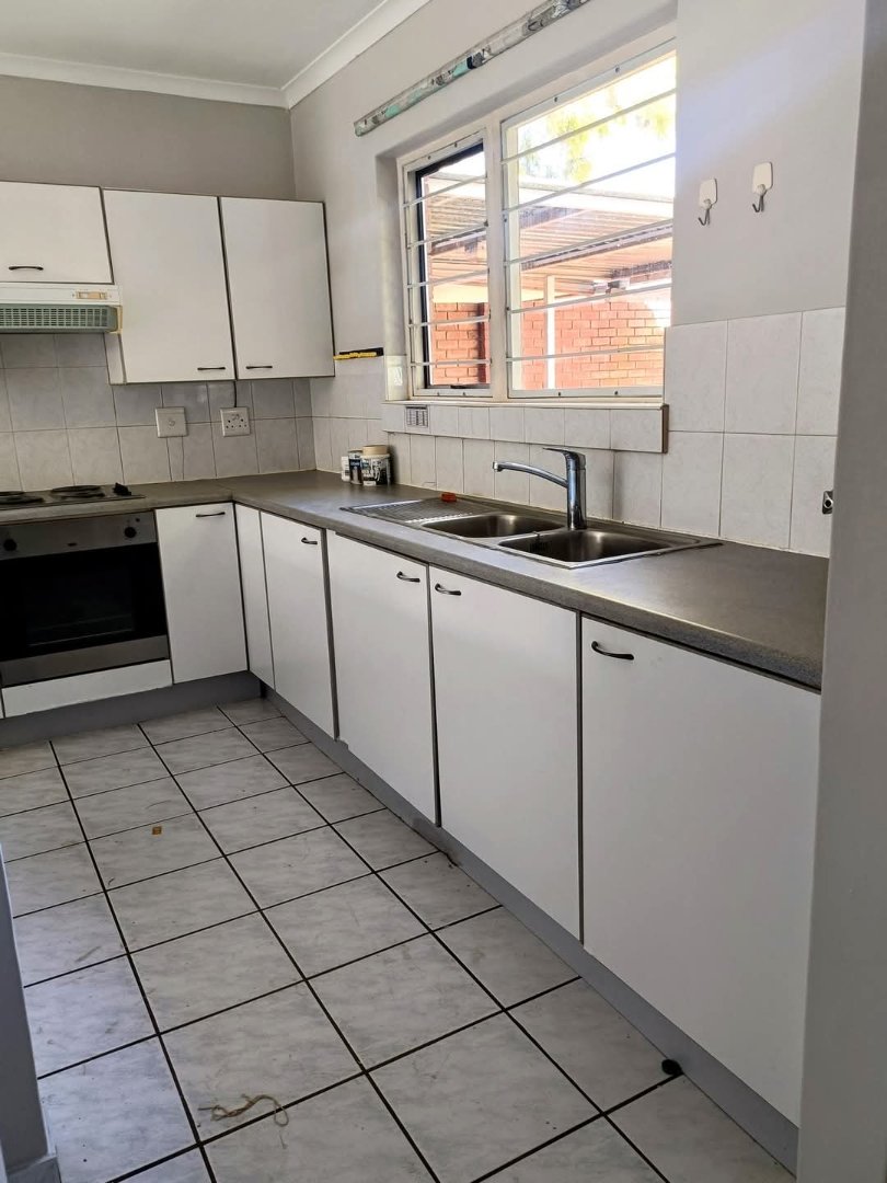 2 Bedroom Property for Sale in Die Hoewes Gauteng
