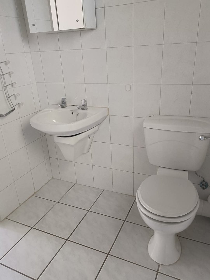 2 Bedroom Property for Sale in Die Hoewes Gauteng