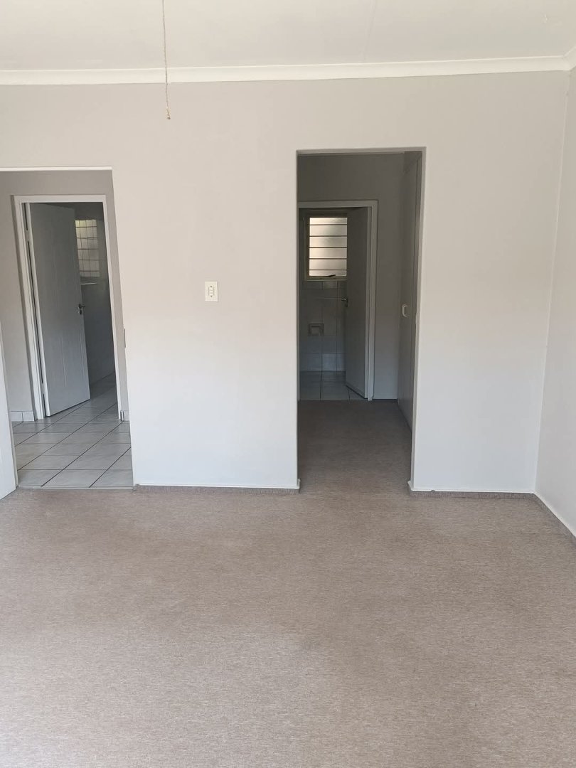 2 Bedroom Property for Sale in Die Hoewes Gauteng