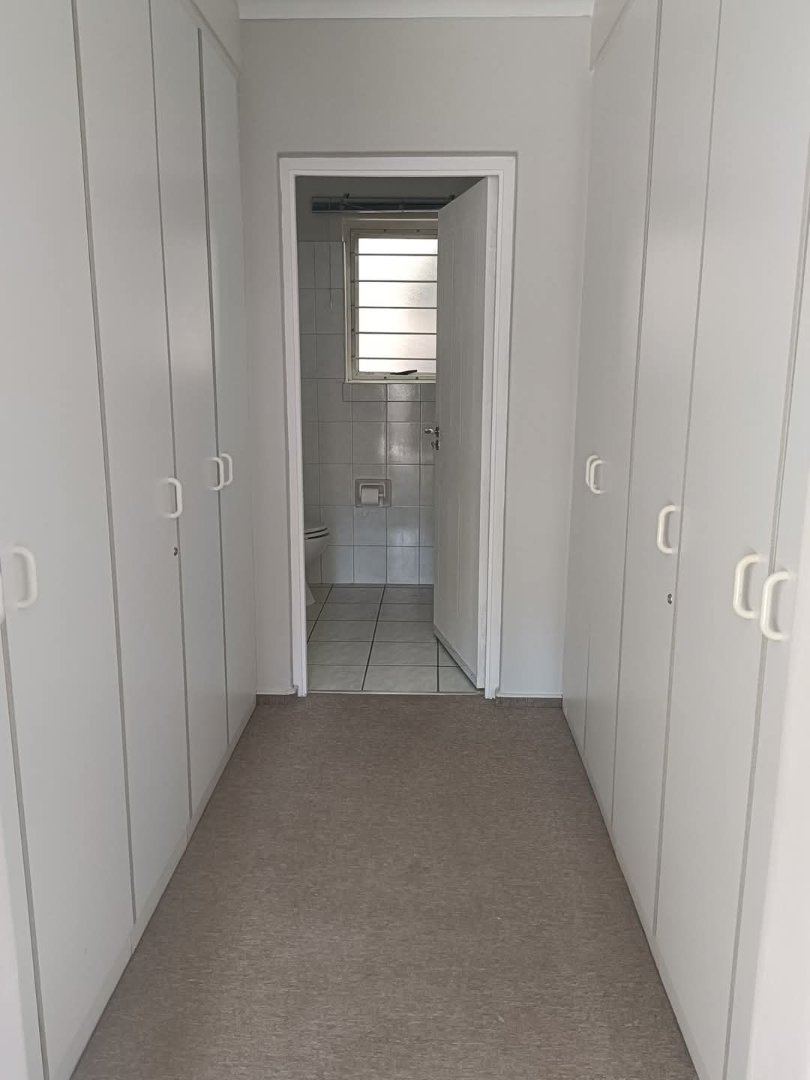 2 Bedroom Property for Sale in Die Hoewes Gauteng