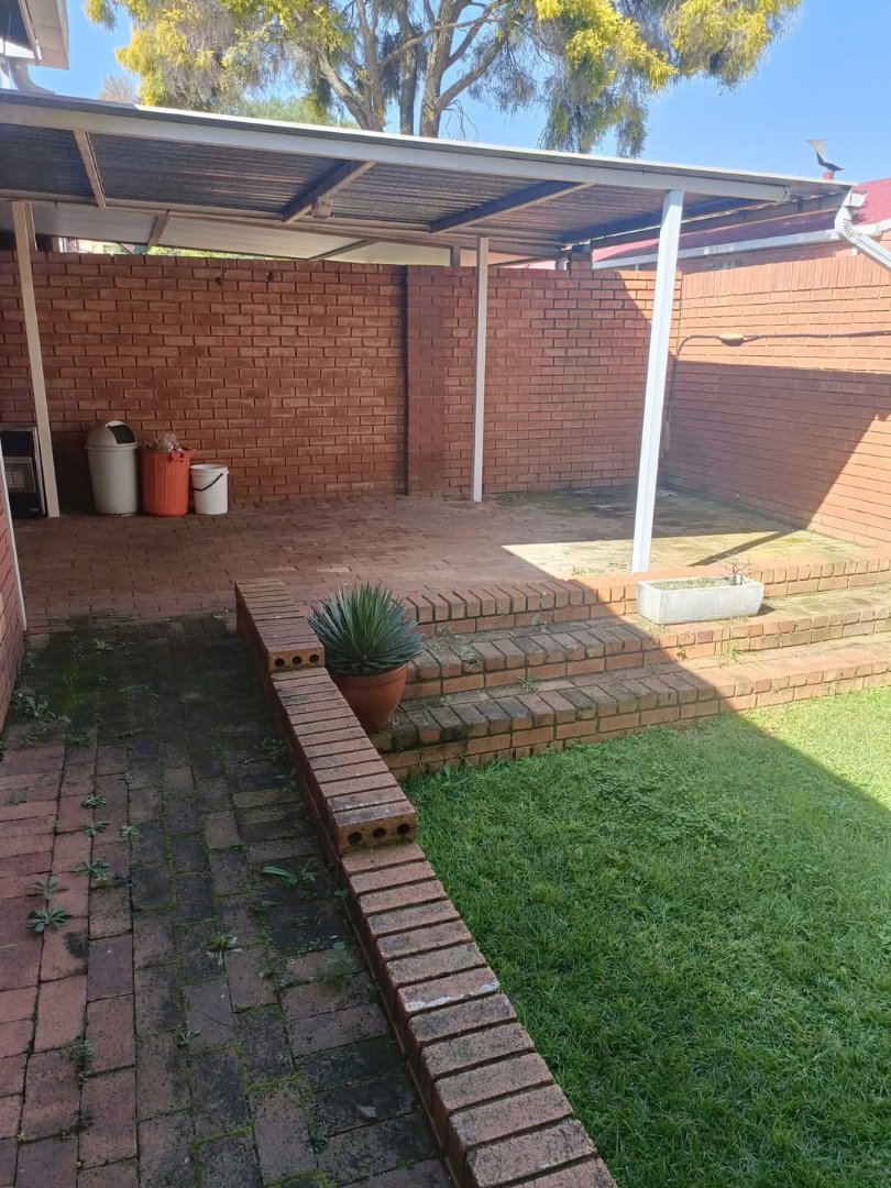 2 Bedroom Property for Sale in Die Hoewes Gauteng