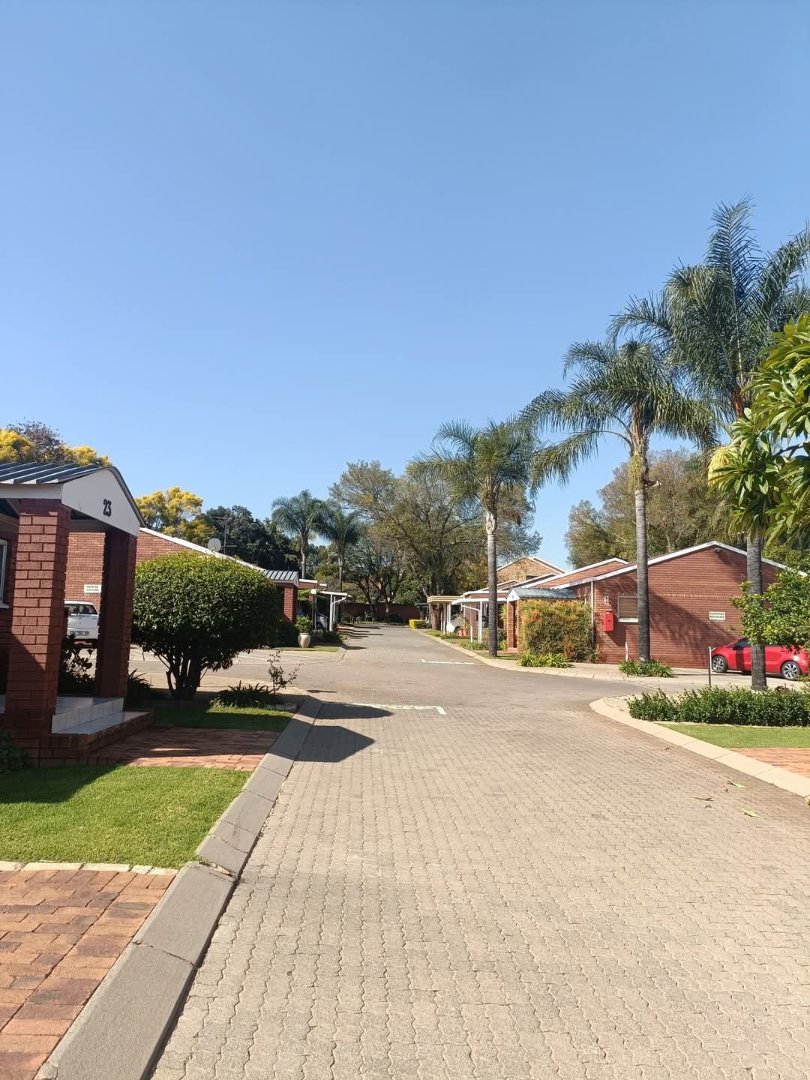 2 Bedroom Property for Sale in Die Hoewes Gauteng