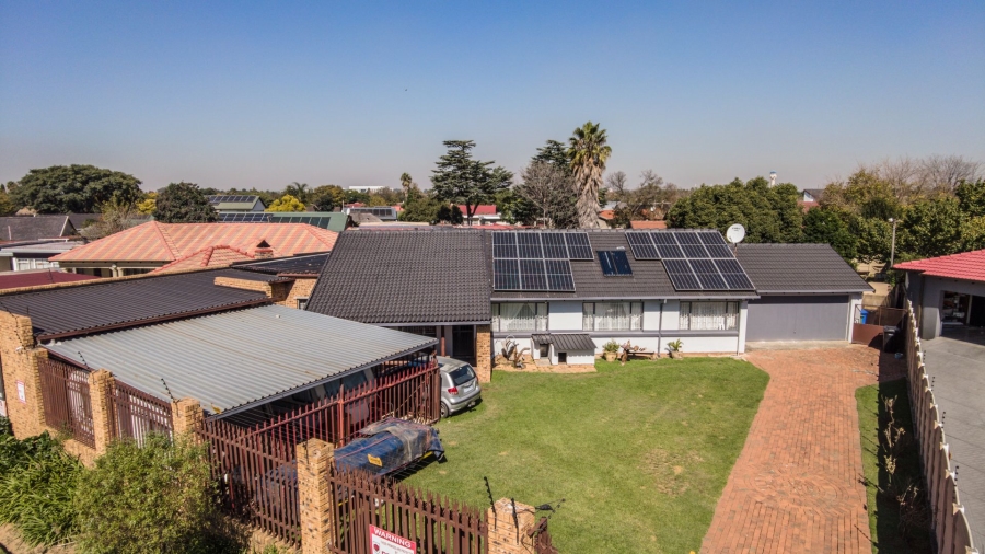 3 Bedroom Property for Sale in Bonaero Park Gauteng