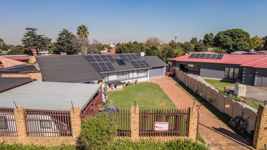 3 Bedroom Property for Sale in Bonaero Park Gauteng